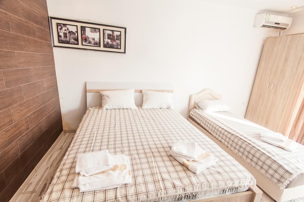 Rooms And Apartments Milana Bar Exterior foto