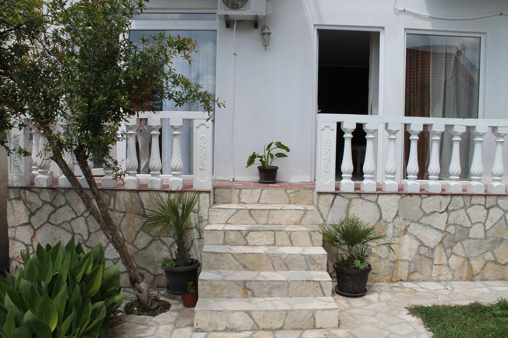 Rooms And Apartments Milana Bar Exterior foto