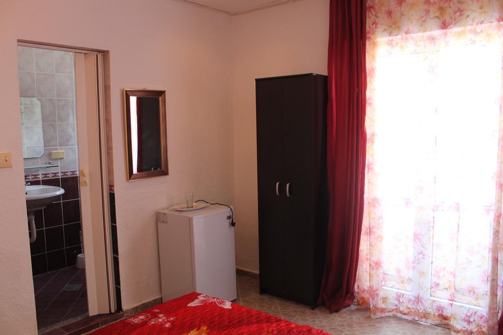 Rooms And Apartments Milana Bar Exterior foto